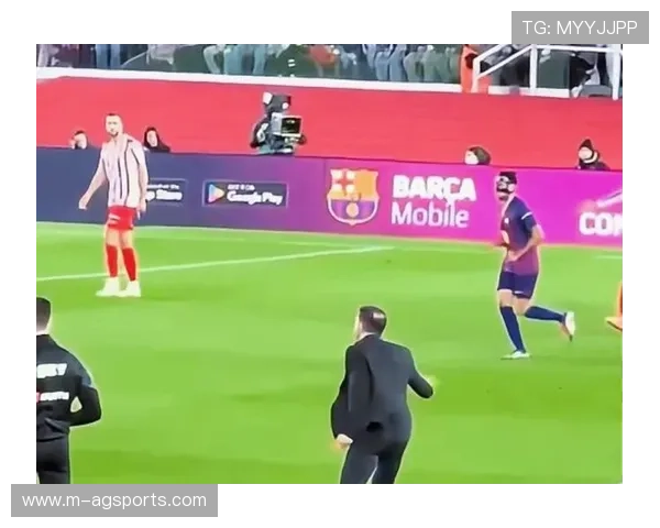 西蒙尼场边指挥表情包走红网络